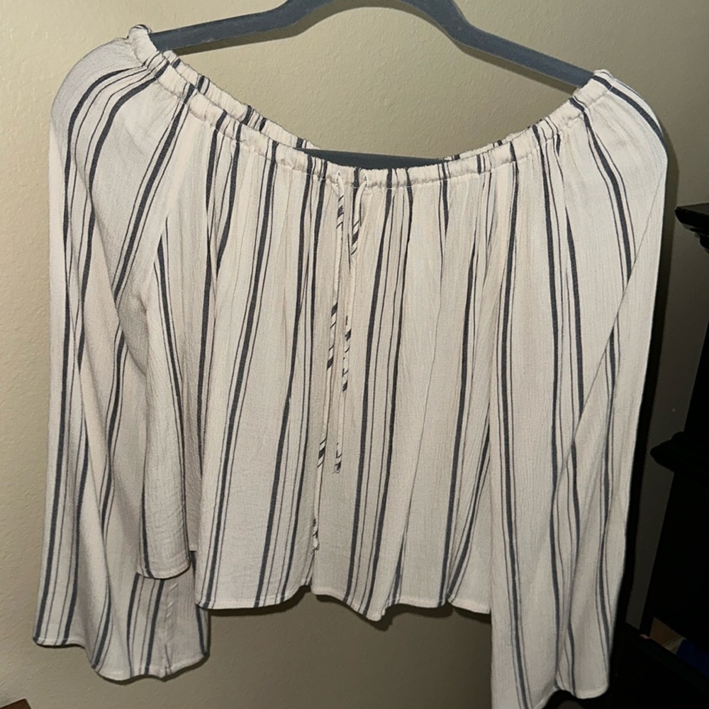 Billabong off the shoulder top. Worn once. Size small